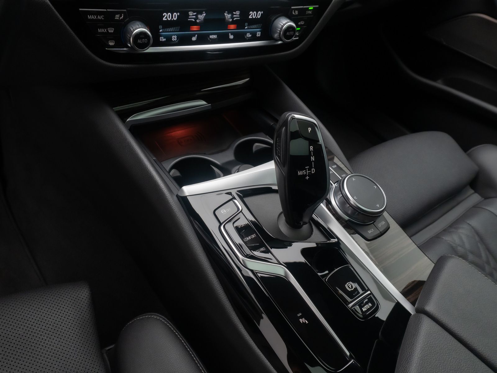 Fahrzeugabbildung BMW 520d Sport Kamera DAB Alarm Leder Panorama H/K