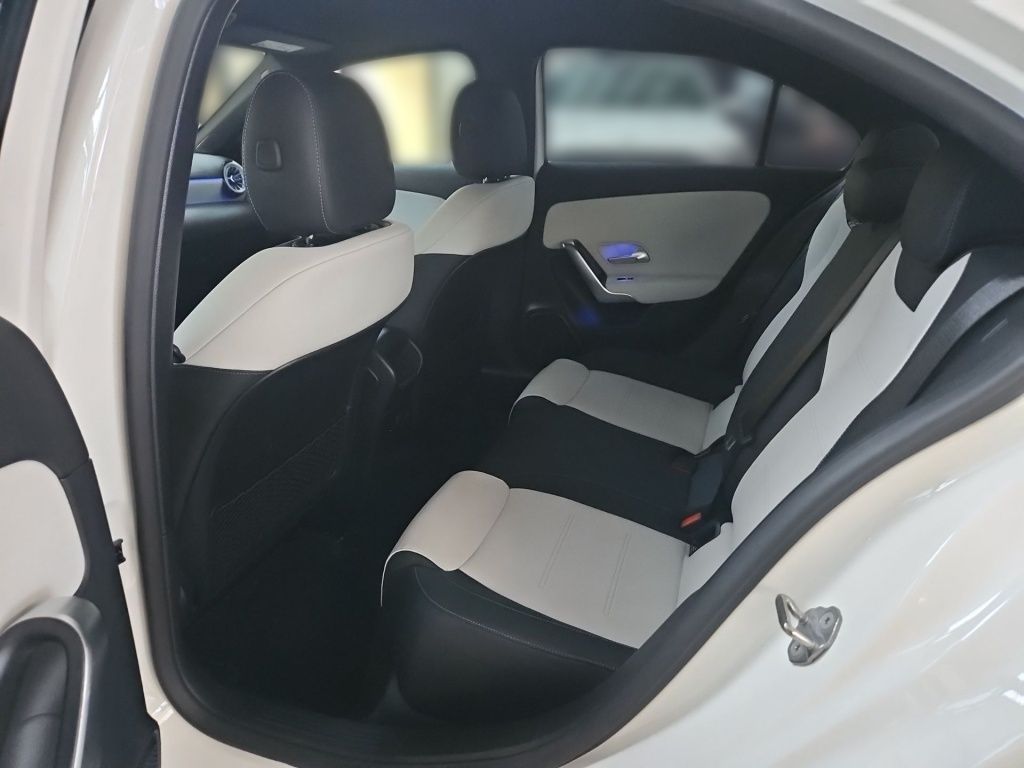 Fahrzeugabbildung Mercedes-Benz A 200 AMG Distronic+ AHK LED SHZ Sport Ambie.