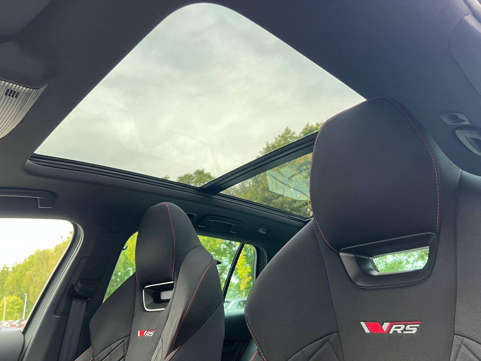 Fahrzeugabbildung SKODA Octavia Combi RS 2,0 TSI DSG *AHK, ACC, Matrix,