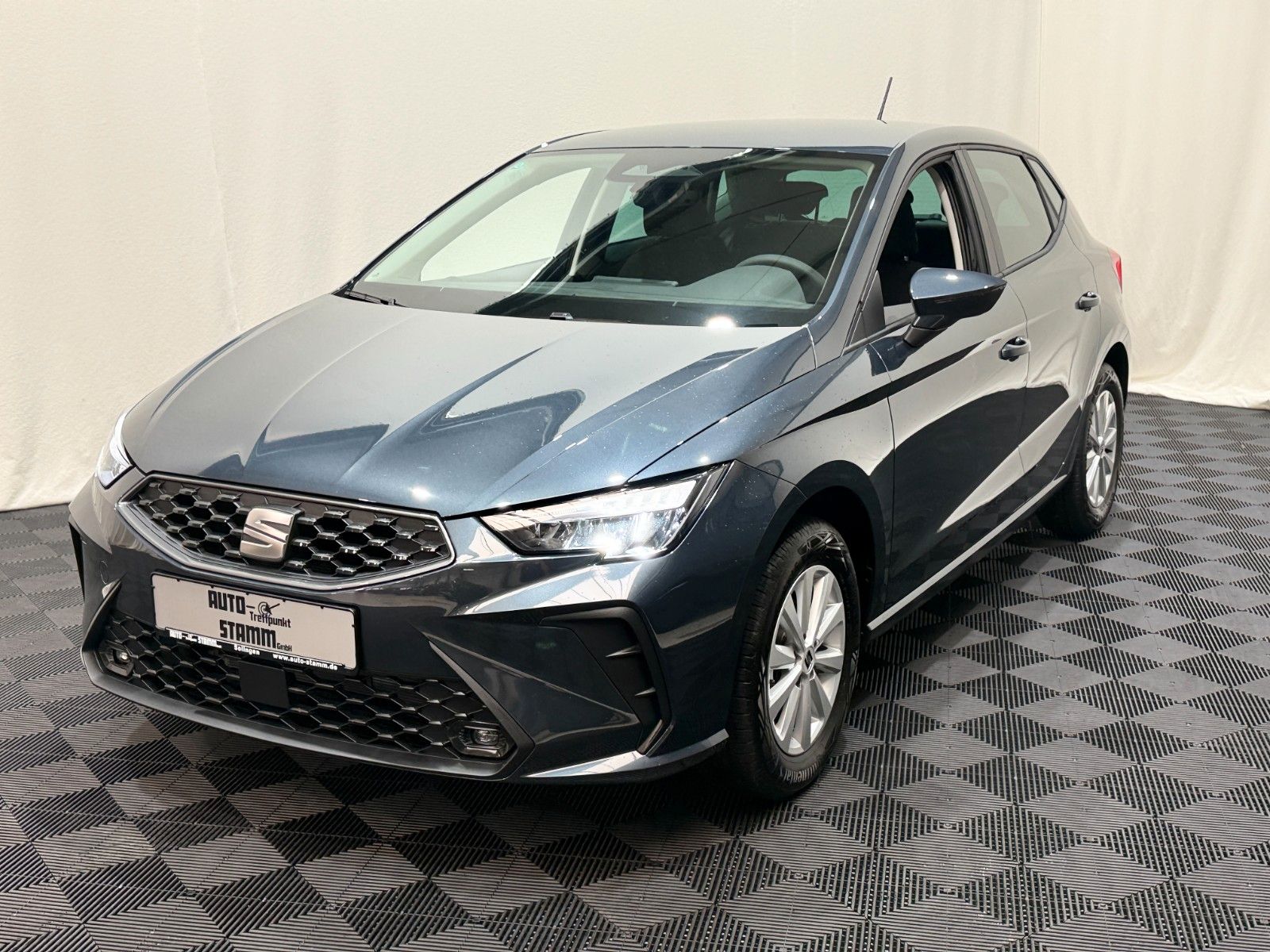 Fahrzeugabbildung SEAT Ibiza 1.0 MPI / Klimaanlage / Tempomat