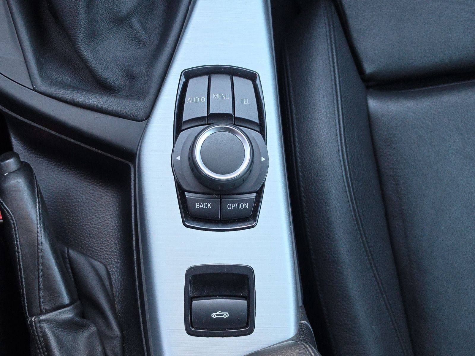 Fahrzeugabbildung BMW 218i Cabrio M Sport LEDER XENON SHZ TEMPOMAT