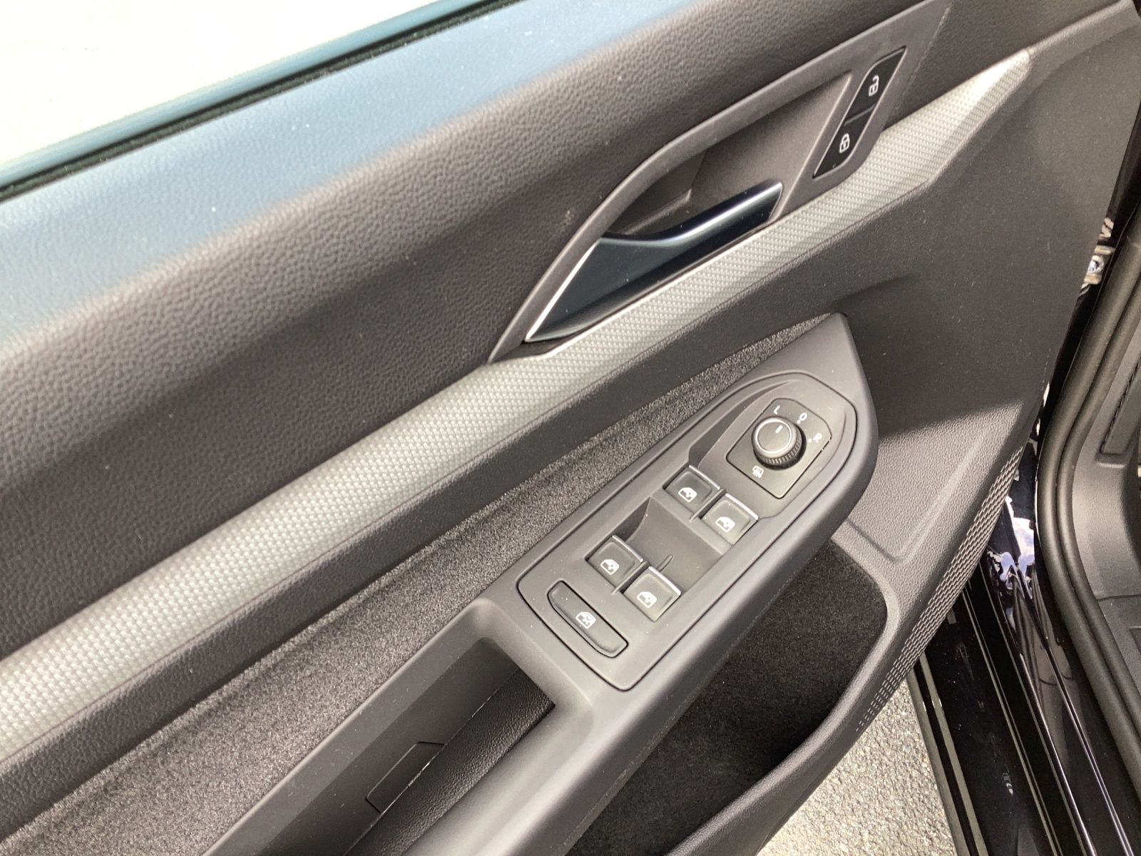 Fahrzeugabbildung Volkswagen Golf VIII TDI 1,99% DSG AHK ACC Kamera LED AID N