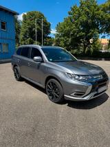 Mitsubishi Outlander 2.4 MIVEC PHEV 4WD PLUS SPIRIT - Mitsubishi Outlander: Plus Spirit
