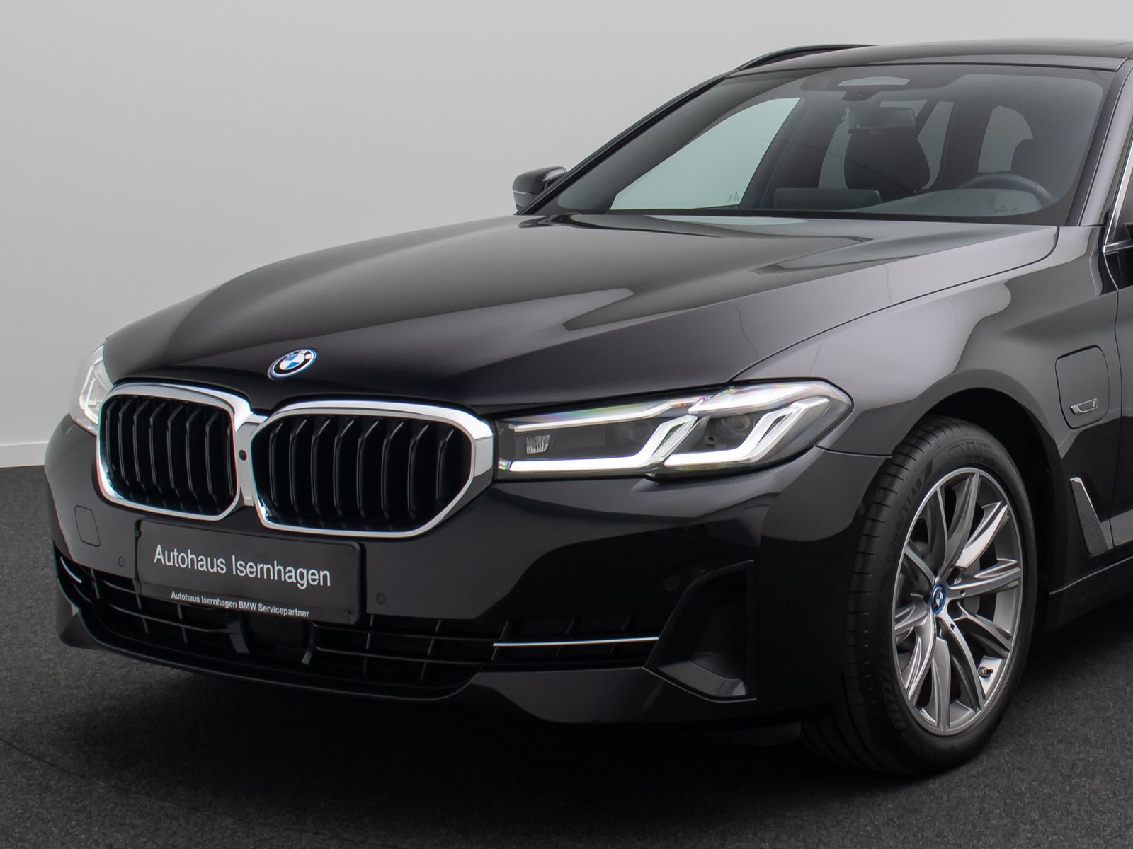 Fahrzeugabbildung BMW 530e xD Panorama 360&deg;DAB HiFi 4xKlima AHK Alarm