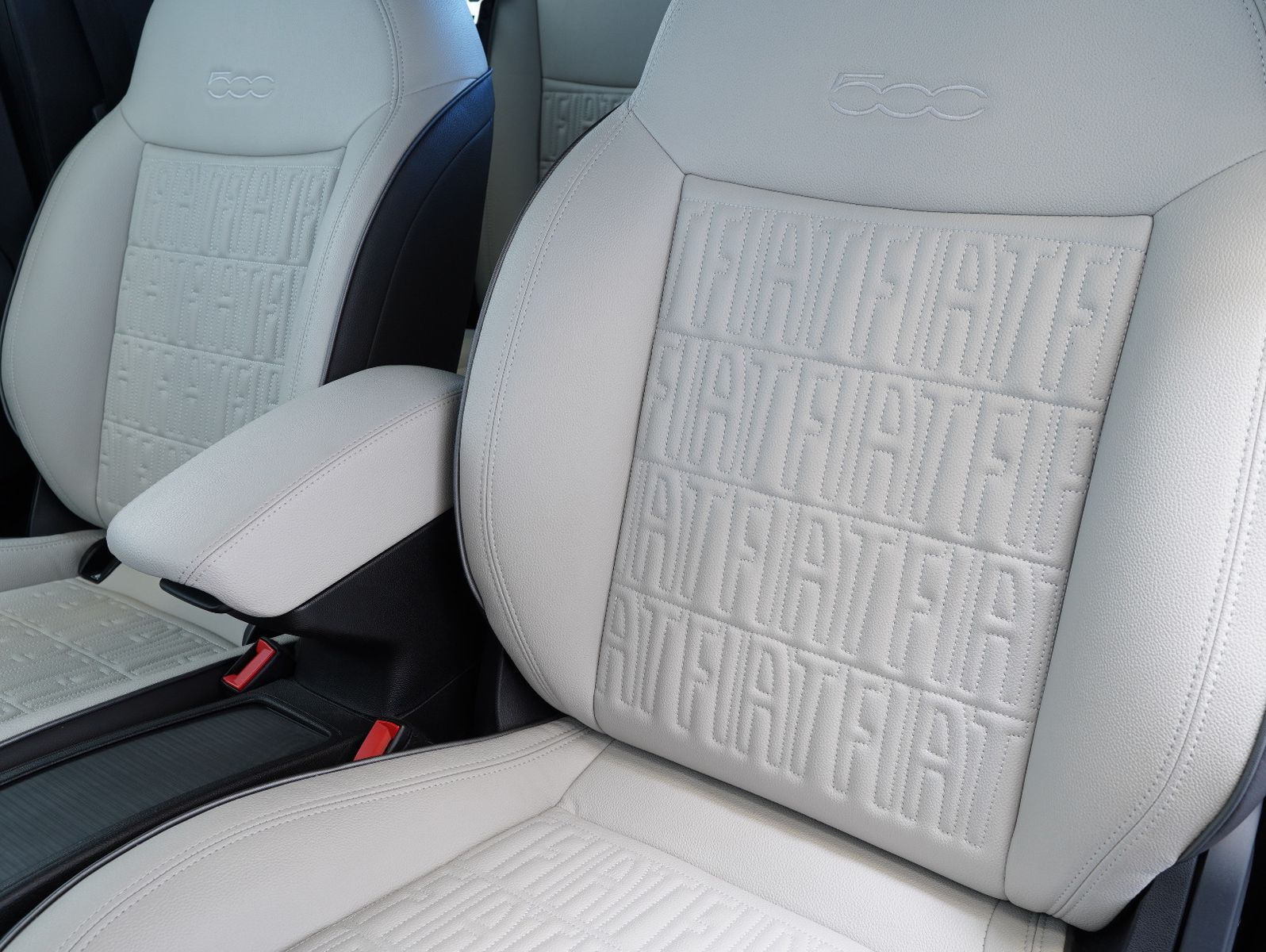 Fahrzeugabbildung Fiat 500e La Prima 87KW/42kWh/DC-LADEN/CARPLAY