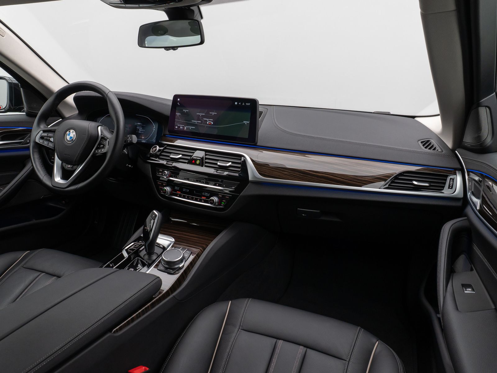 Fahrzeugabbildung BMW 520d Luxury Line Kamera DAB H/K DisplKey Alarm