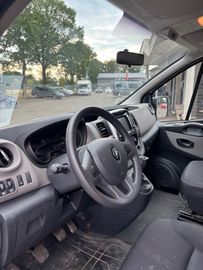 Renault Trafic - 12