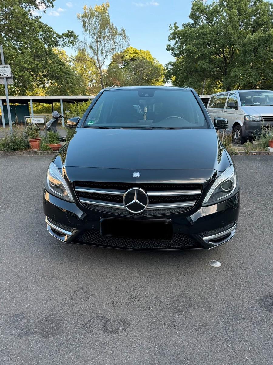 Mercedes-Benz B 220