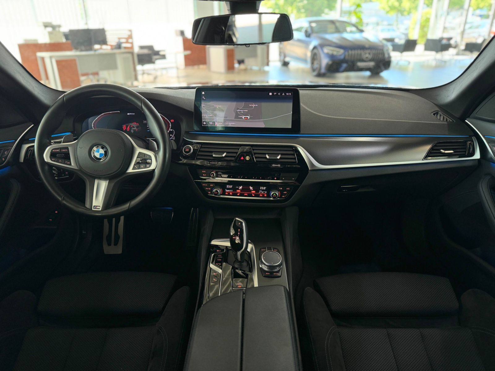 Fahrzeugabbildung BMW 530e M Sport Kamera Laser DAB Alarm HUD Komfort