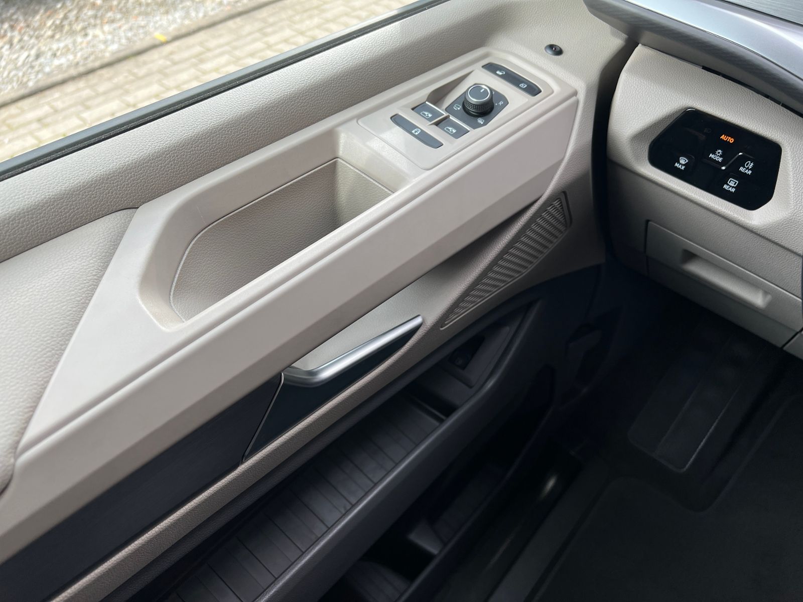 Fahrzeugabbildung Volkswagen Multivan T7 Life 1.5 TSI eHybrid 4MOTION DSG *AH