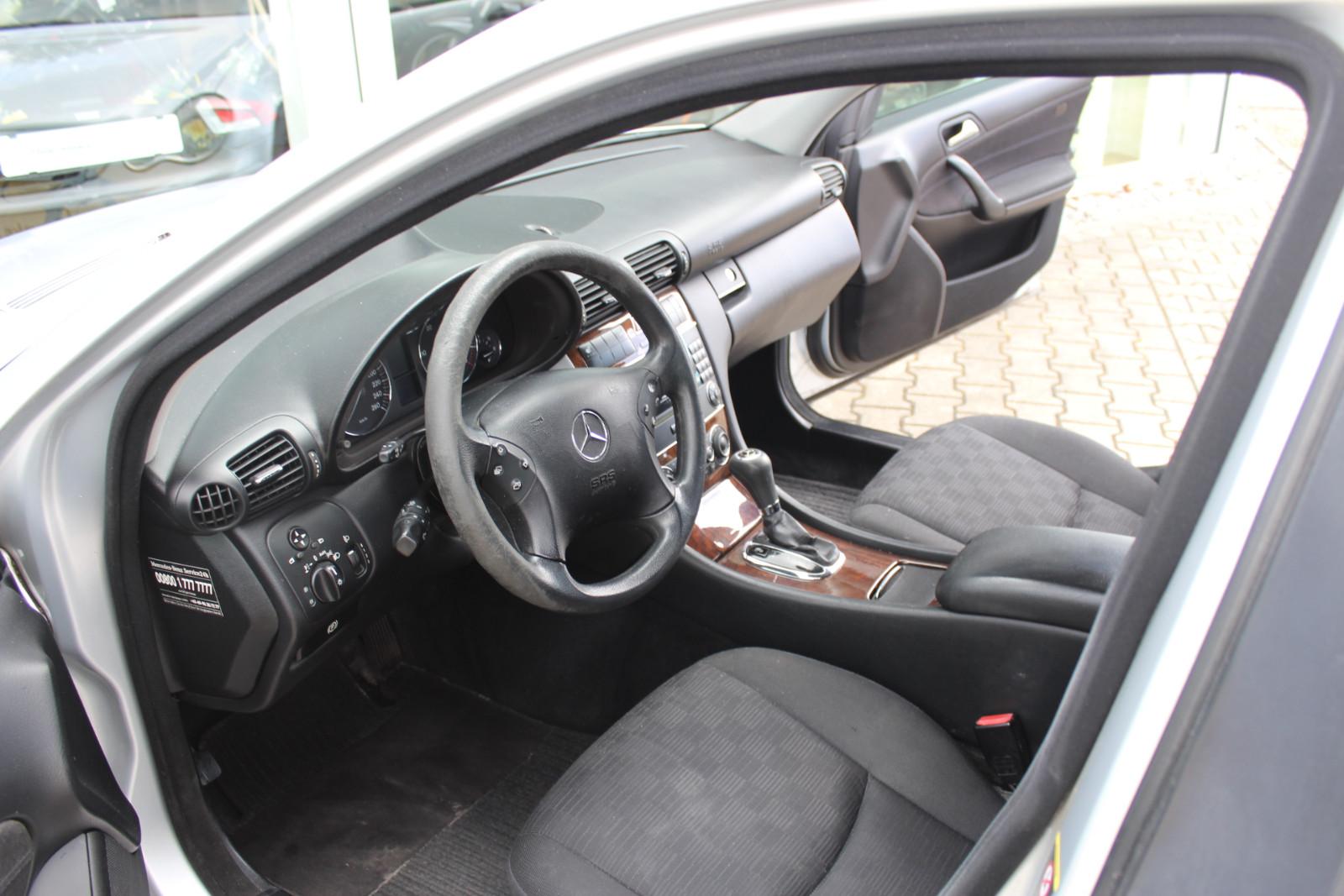 Mercedes-Benz C220 2006 — photo 12