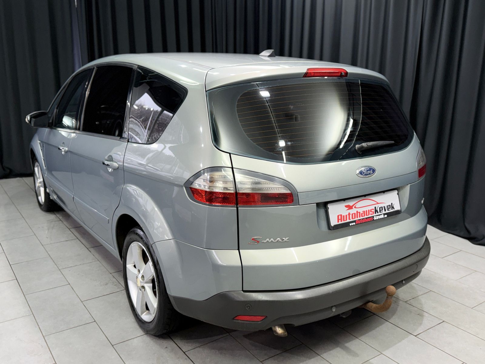 Fahrzeugabbildung Ford S-MAX Titanium|AHK|HU 05/2027