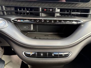 Fahrzeugabbildung Abarth 500 e Scorpionissima Navi Pano Temp JBL RFK  uvm