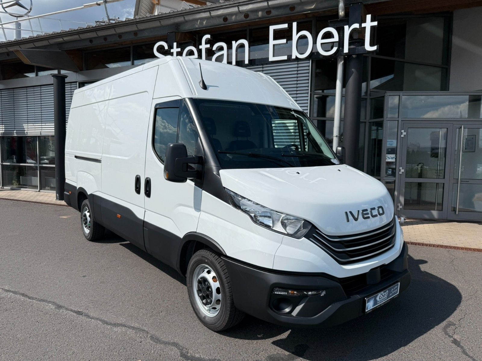 Fahrzeugabbildung Iveco Daily 35S16H3.0A8 V Y ASC-Ausbau Kastenwagen