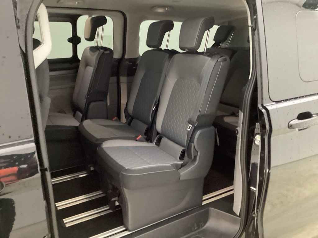 Fahrzeugabbildung Ford Tourneo Custom 320 L2 Titanium AWD AHK Navi LED
