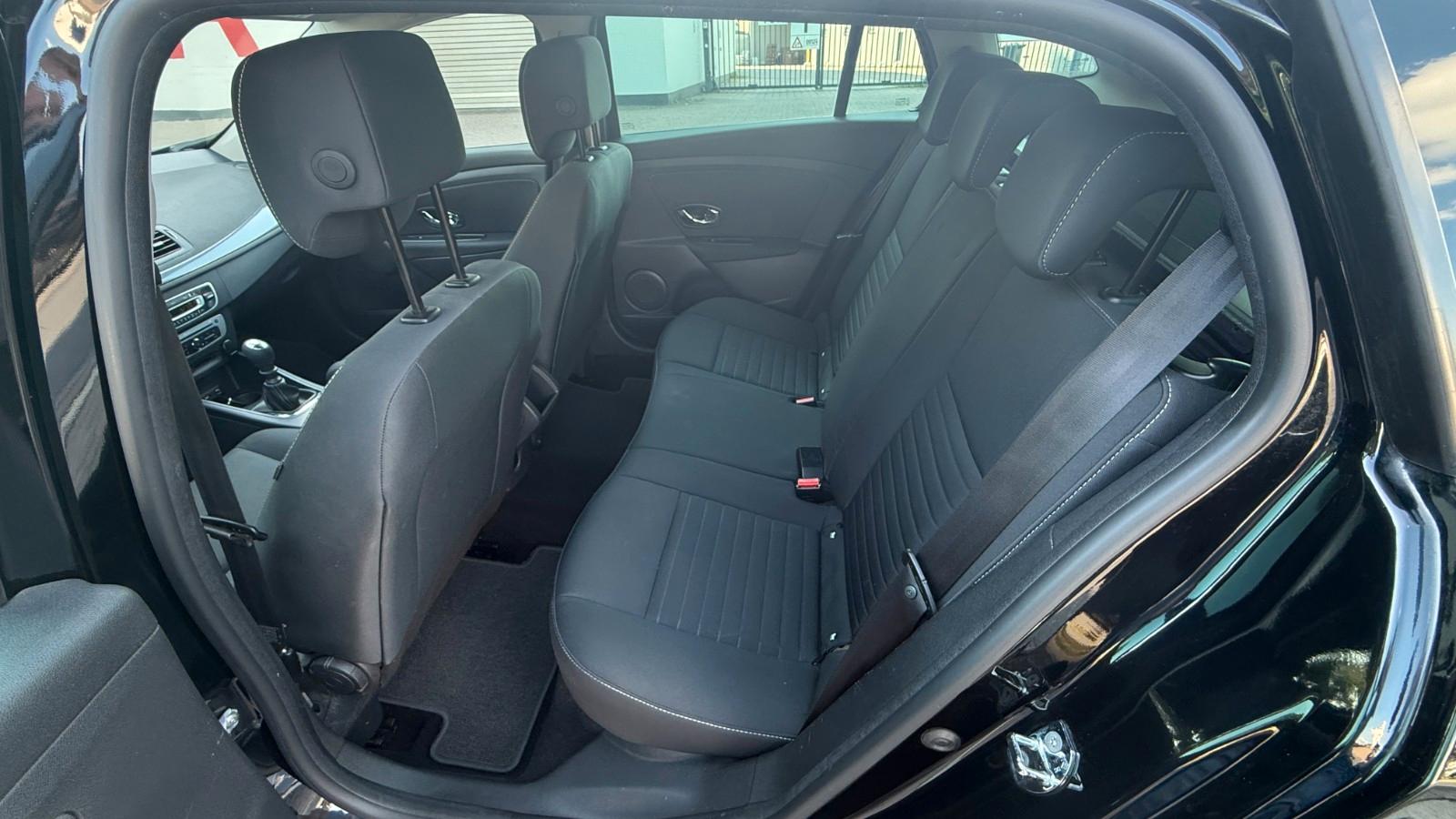Renault Megane 2015 — photo 11