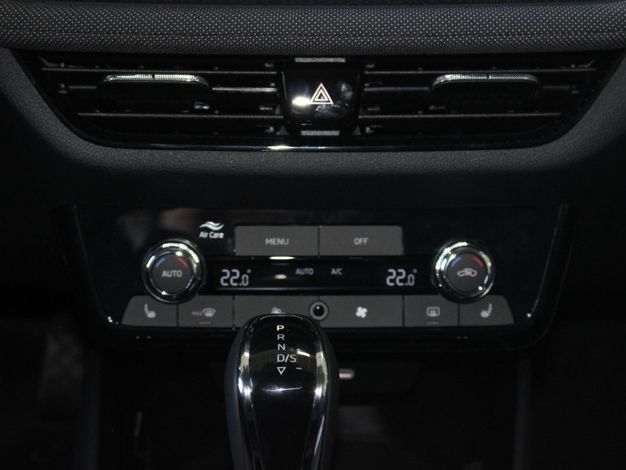 Fahrzeugabbildung SKODA Fabia 1.0 TSI Selection RFK/PDC/APP/beheizbare