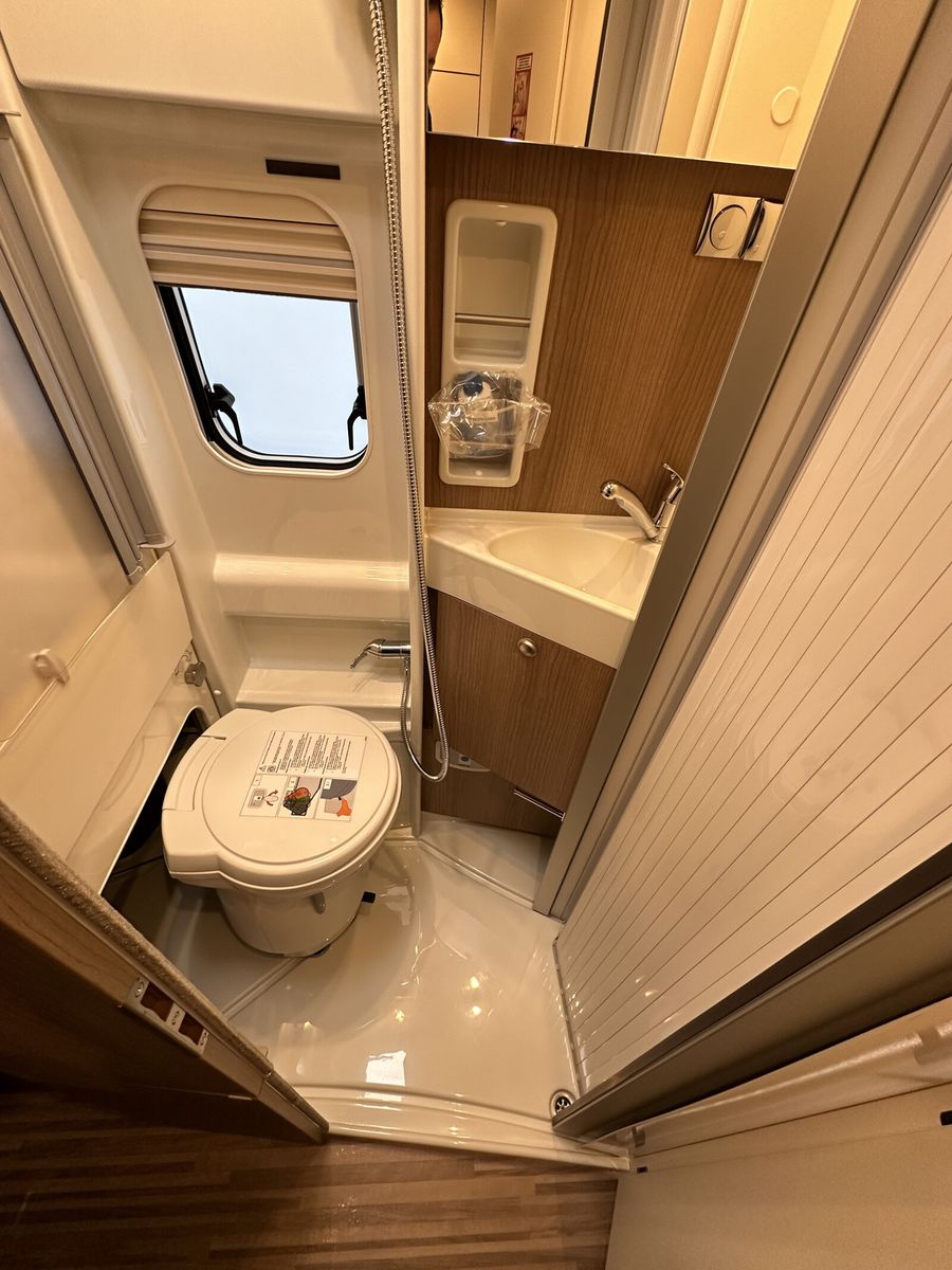 Fahrzeugabbildung Malibu Van first class - two rooms 640 LE RB Lithium
