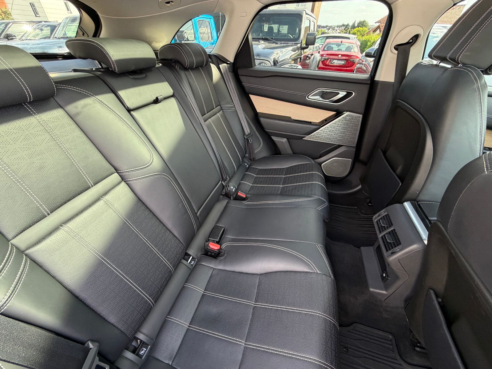 Fahrzeugabbildung Land Rover Range Rover Velar SE/PANO/KAMERA/MERIDIAN/MASSAG