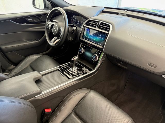 Fahrzeugabbildung Jaguar XE D180 Black+1.Hand+Leder+360°+ACC+Schiebedach