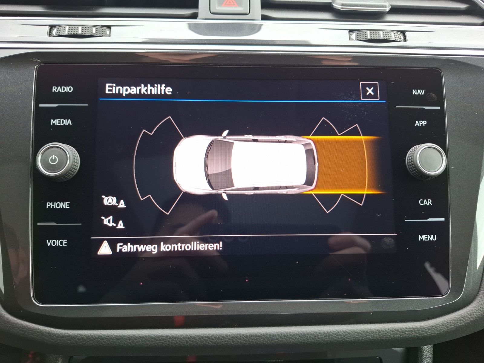 Fahrzeugabbildung Volkswagen Tiguan TSI Life DSG LED Navi Pano ACC PDC SH