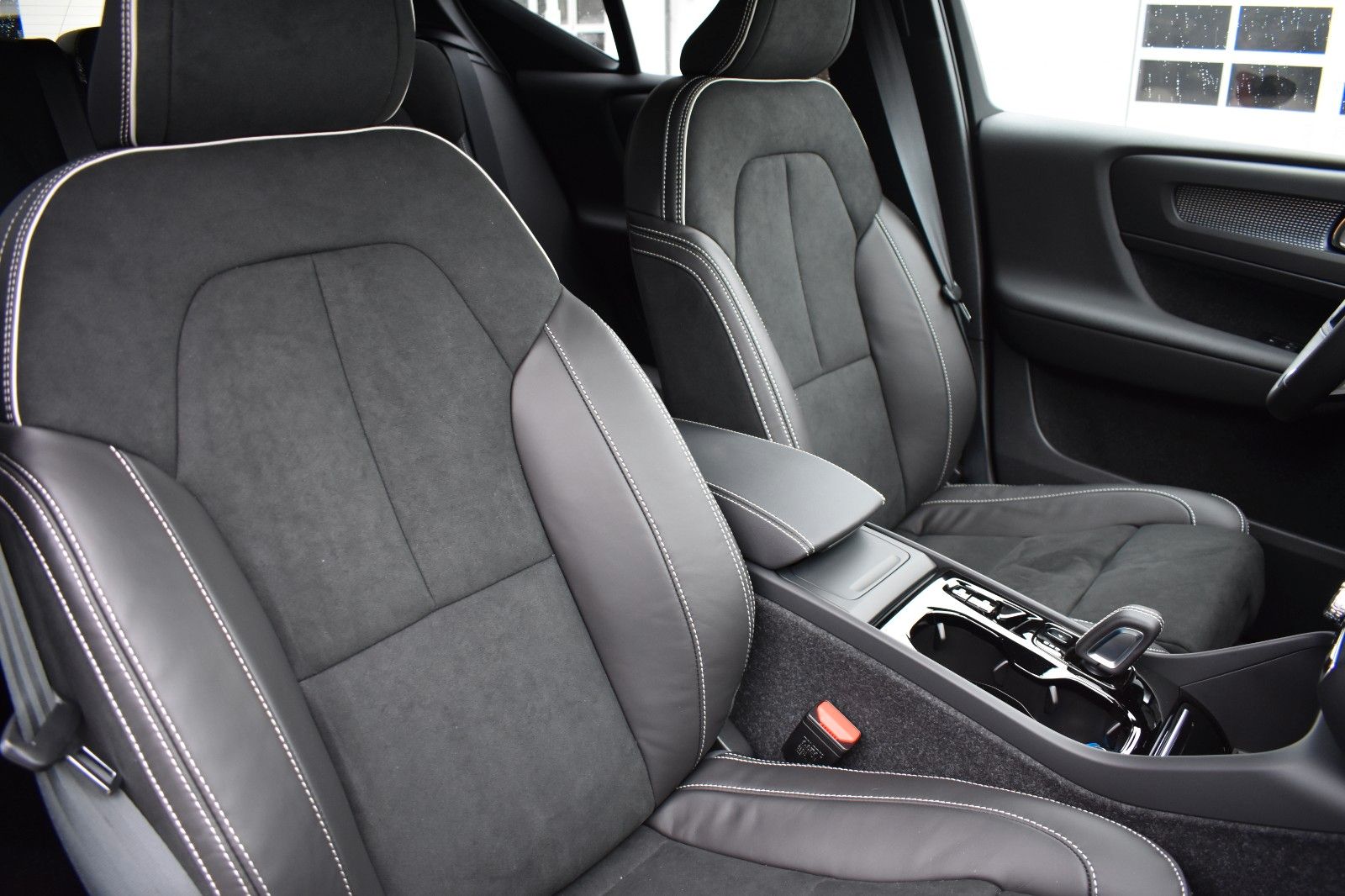 Fahrzeugabbildung Volvo XC40 B4 Autom. R-Design*H&K*RFK*ACC*AHK