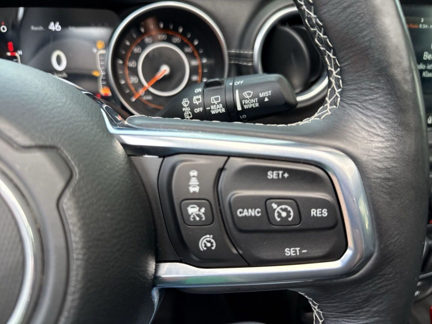 Fahrzeugabbildung Jeep Wrangler Sahara 2.2 CRDi - Umbau - Sky-One-Touch
