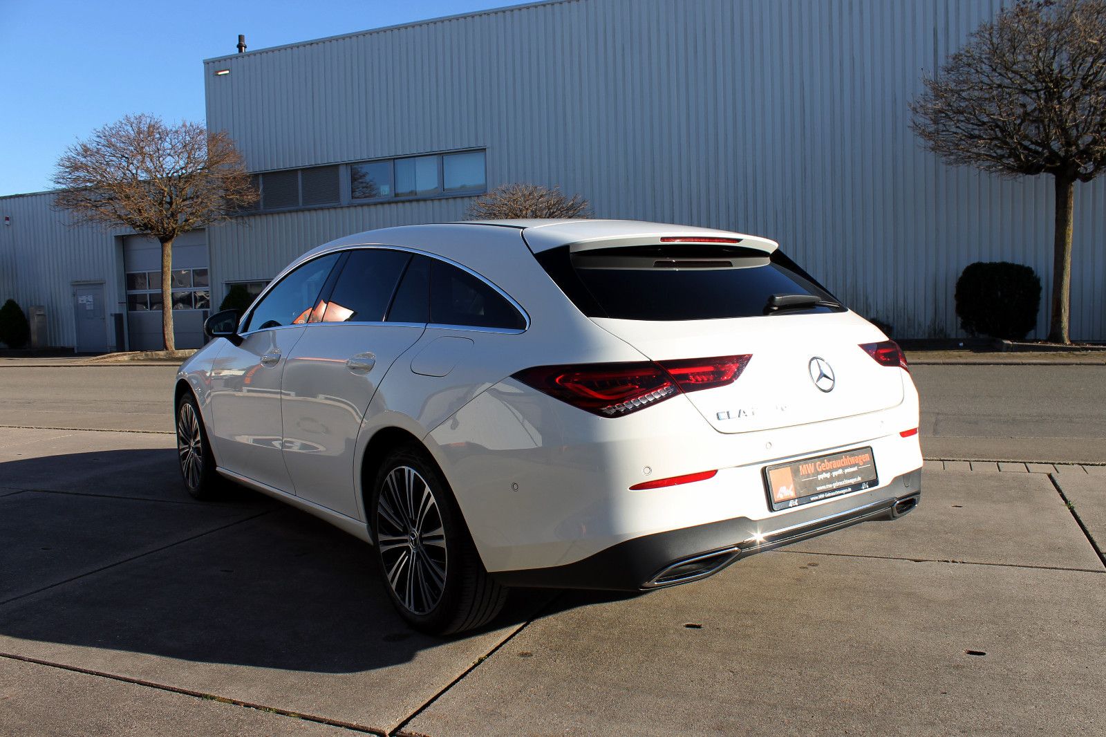 Fahrzeugabbildung Mercedes-Benz CLA 250e Shooting Brake  NAV LED PDC TEMP KAM BT