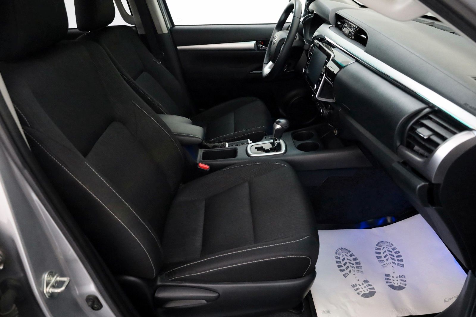 Fahrzeugabbildung Toyota Hilux 2.8 Executive,Navi,LED,Rollo,Rollbügel,AHK