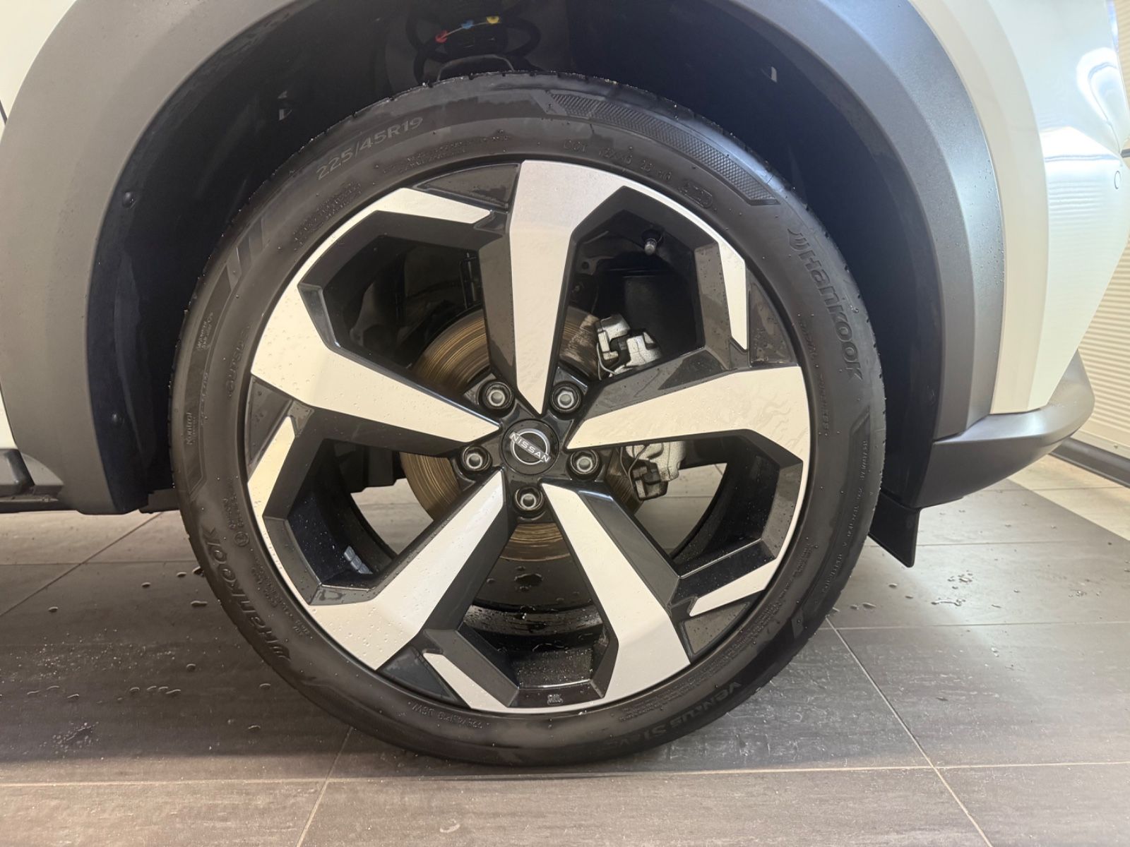 Fahrzeugabbildung Nissan Juke Hybrid Tekna; Leder, 19Zoll, 360°