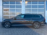 Volkswagen Passat Var. 2.0 TSI DSG 4M R-Line STDHZ PANO AHK bei Autohaus Landmann & Maier OHG