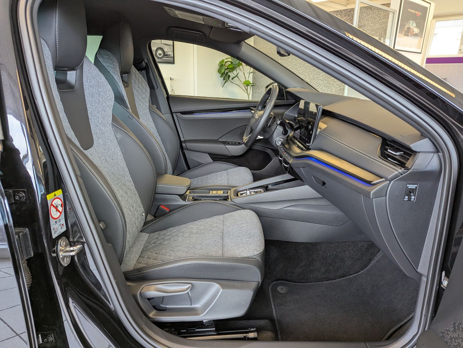 SKODA Octavia 2.0 TDI DSG Sportline Matix Assist+ 18" - Image 14