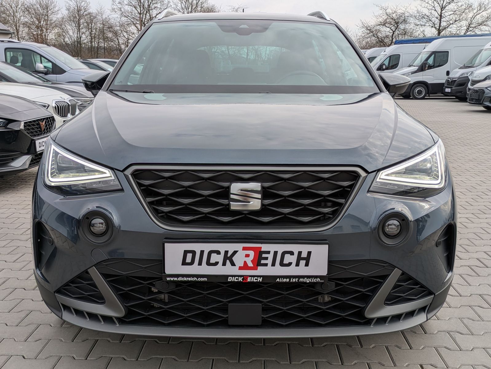 Fahrzeugabbildung SEAT Arona 1.0 TSI FR DSG AHK*ACC*LED*APP*DAB*KAMERA