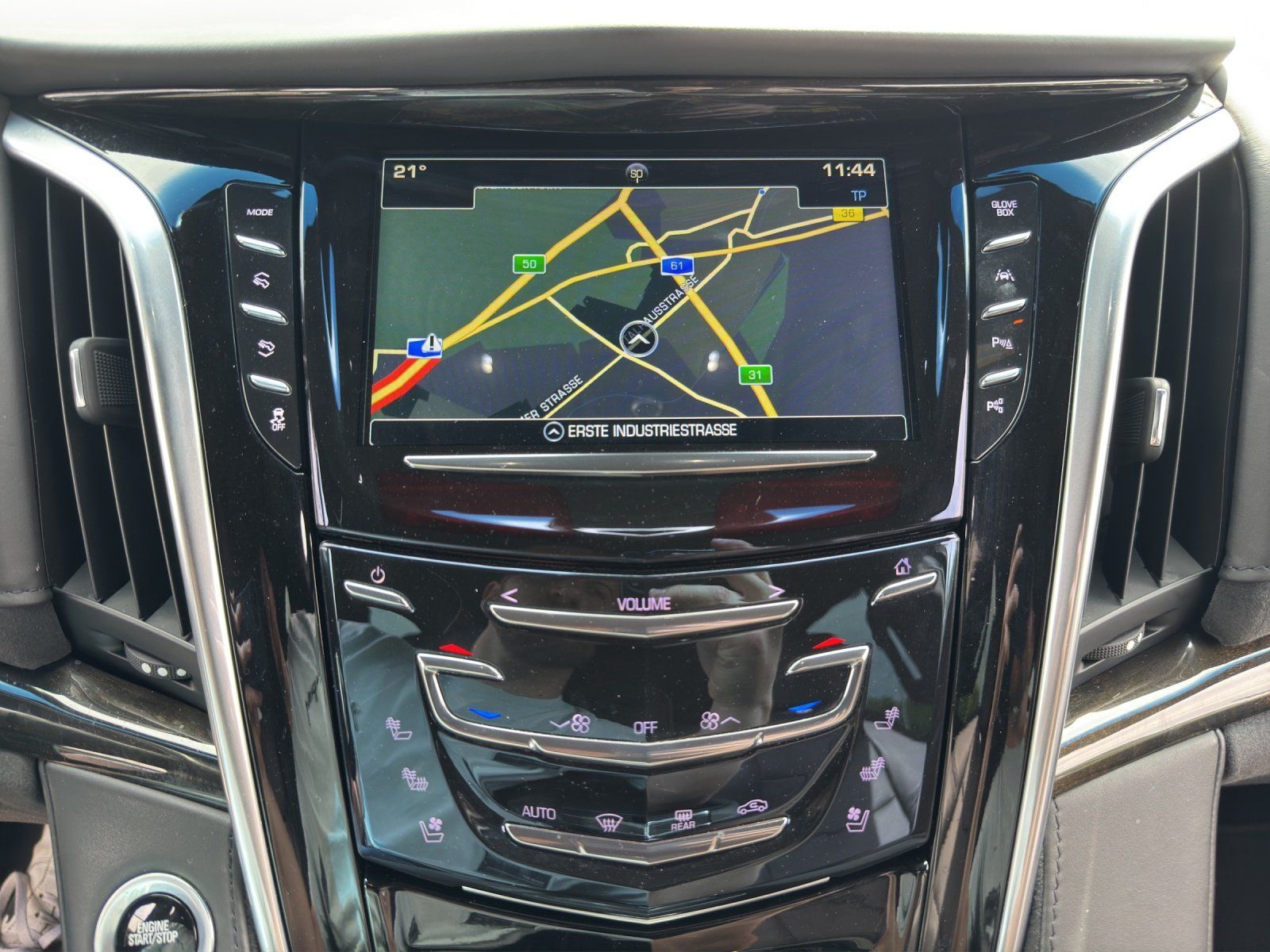 Fahrzeugabbildung Cadillac Escalade 6.2 V8 Platinum ESV // DT.Erstzulassung