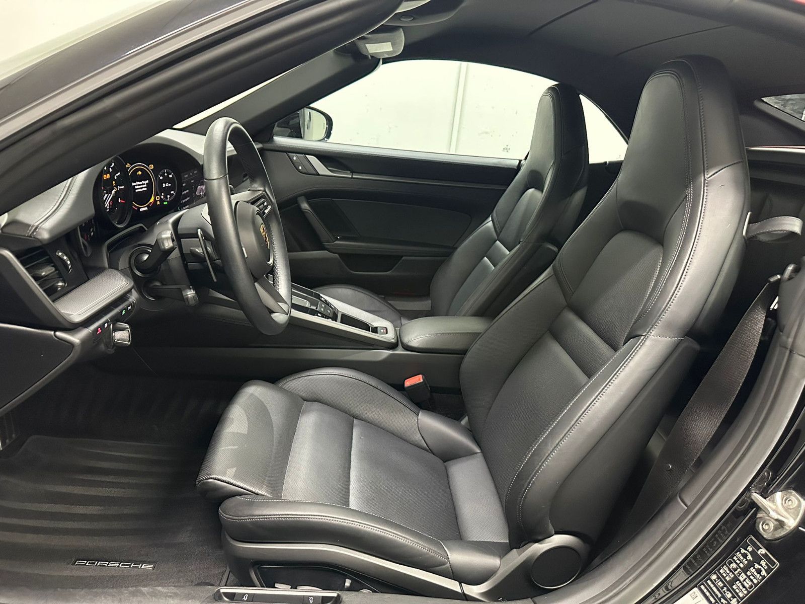 Fahrzeugabbildung Porsche 992 Carrera Cabriolet *SPORT-CHRONO*