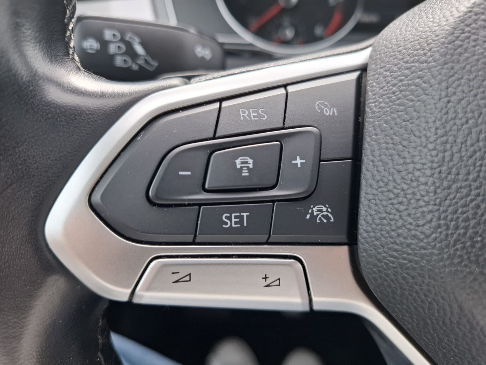 Fahrzeugabbildung Volkswagen Passat 2.0 TDI Business DSG PANO*AHK*ACC*KAMERA