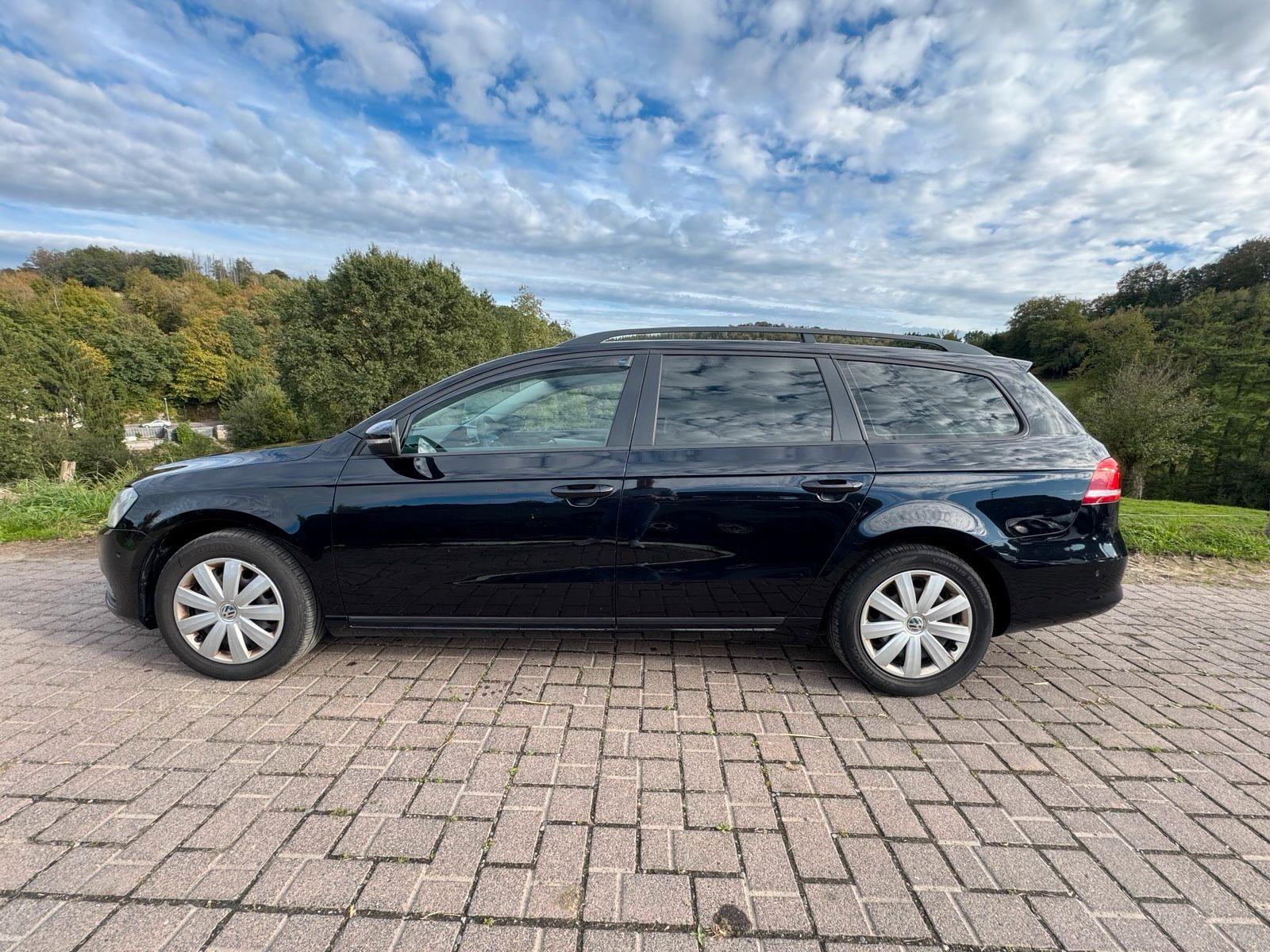 Volkswagen Passat 2014 — rear view