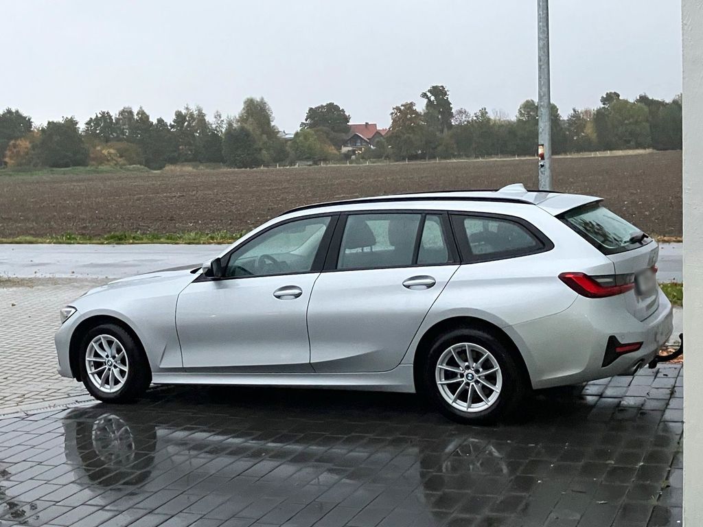 Image of BMW 320