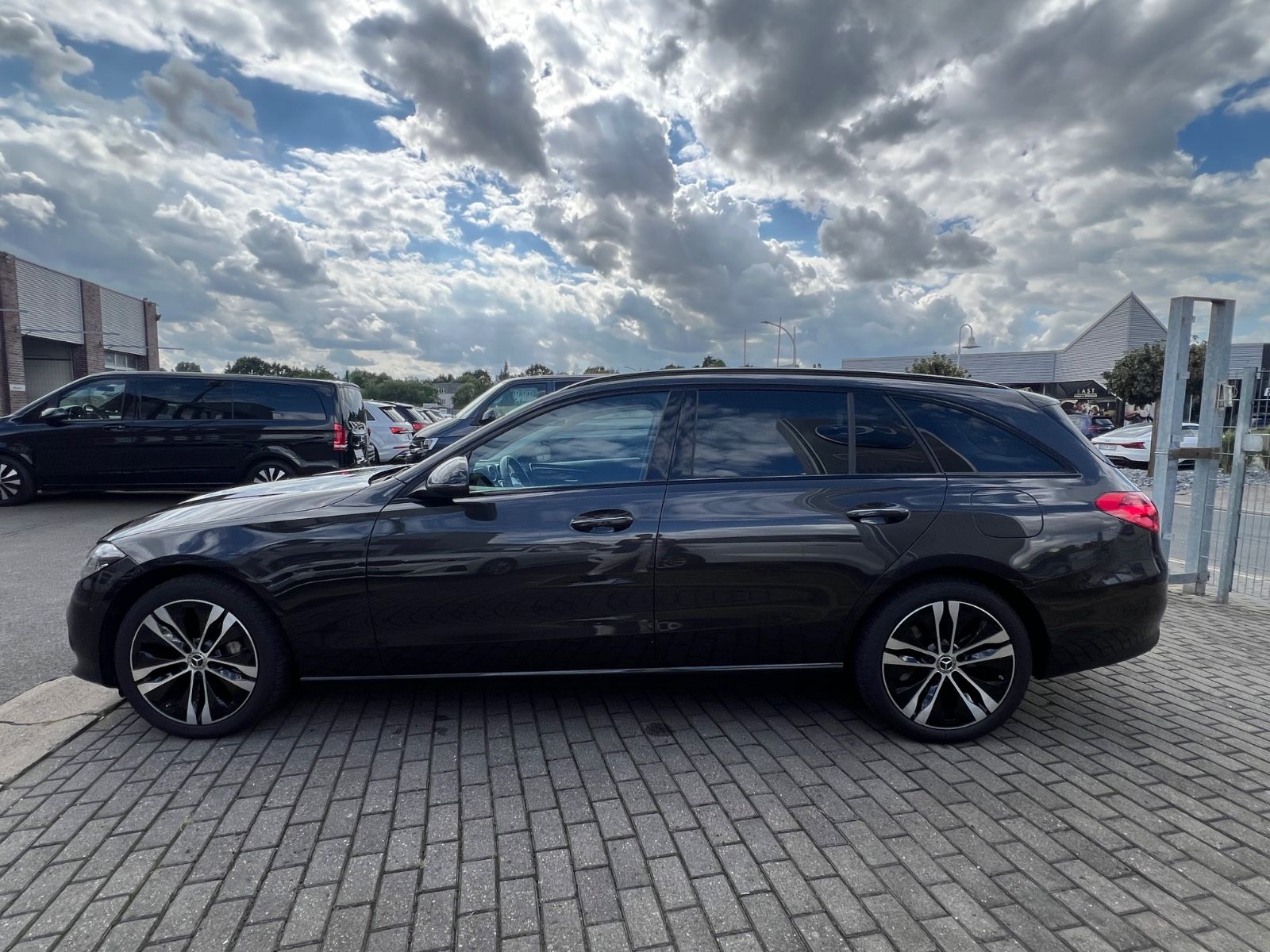 Mercedes-Benz C 300e T Avantgarde Night AHK+DIS+HuD+OLED+MBUX imagem 2