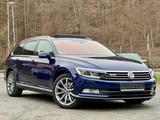 Volkswagen Passat Variant Highline*4Motion*280 PS*DSG*PANO - Volkswagen Passat Variant: Blau, Motion