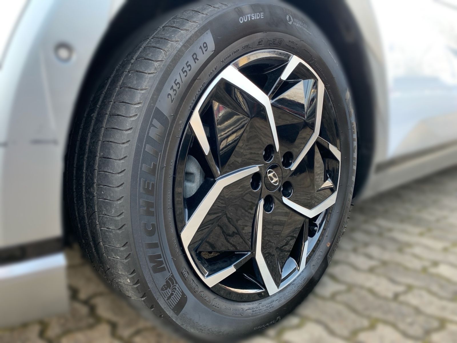 Fahrzeugabbildung Hyundai IONIQ 5 Uniq Elektro 72,6 kWh 4WD AHK 1Hd