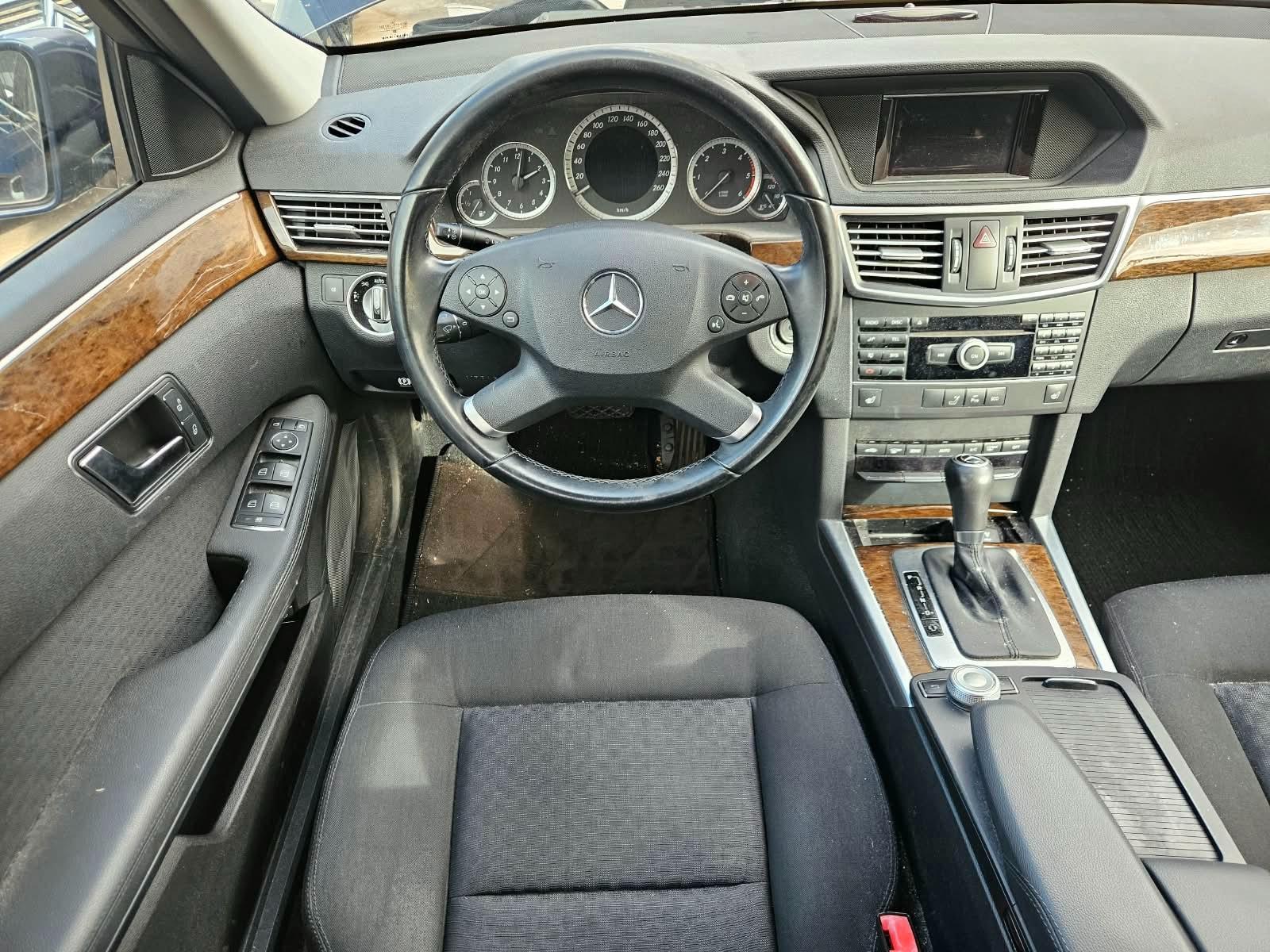 Mercedes-Benz E200 2011 — photo 9
