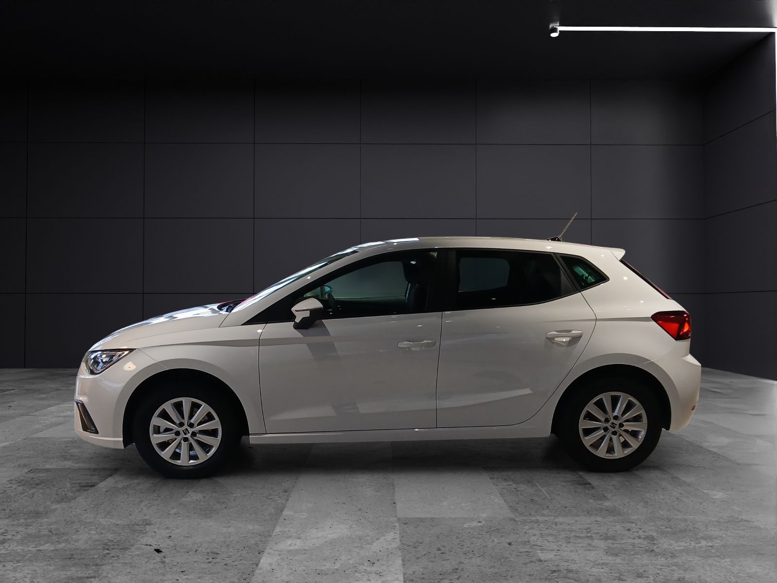 Fahrzeugabbildung SEAT Ibiza TSI Road-Edition DSG LED Navi AID ACC RFK