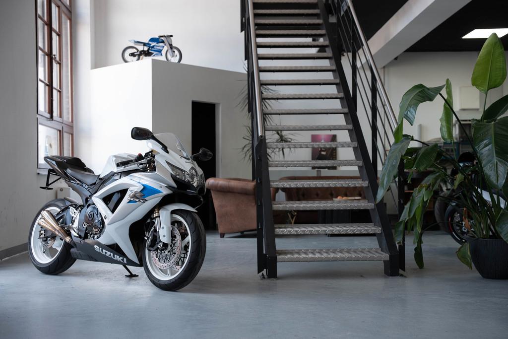 Suzuki GSX-R 600 K8 K9 | Erst 9802 km | TOP |