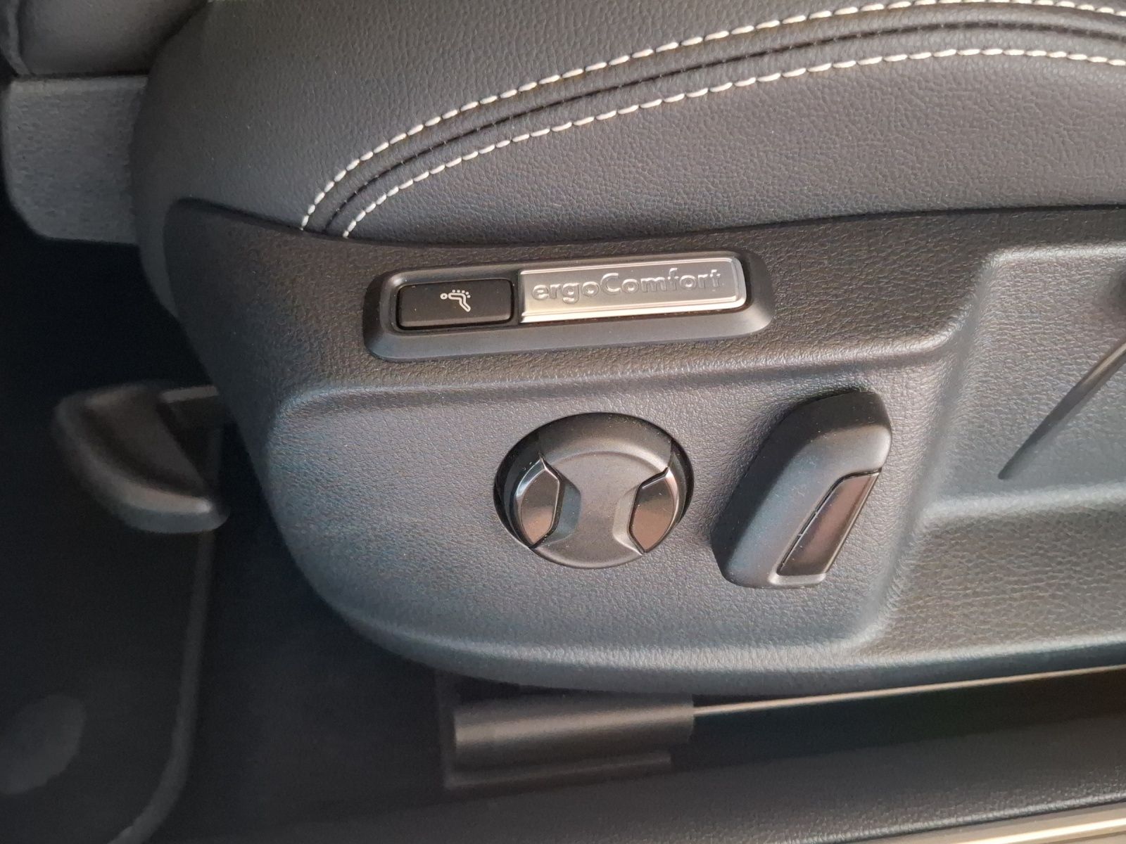 Fahrzeugabbildung Volkswagen Passat Variant GTE DSG Standhzg. Matrix AHK Navi