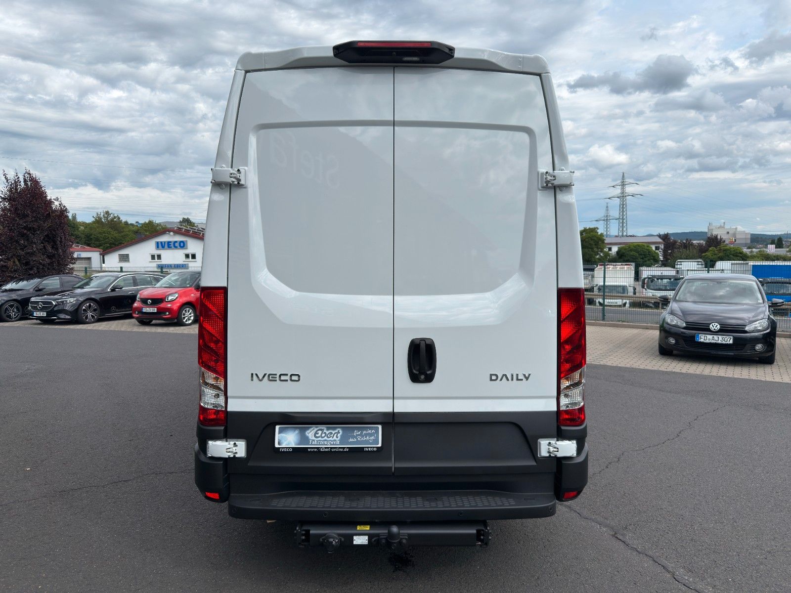 Fahrzeugabbildung Iveco Daily 35S14B V Airlineschienensystem *AHK 3,5 t*