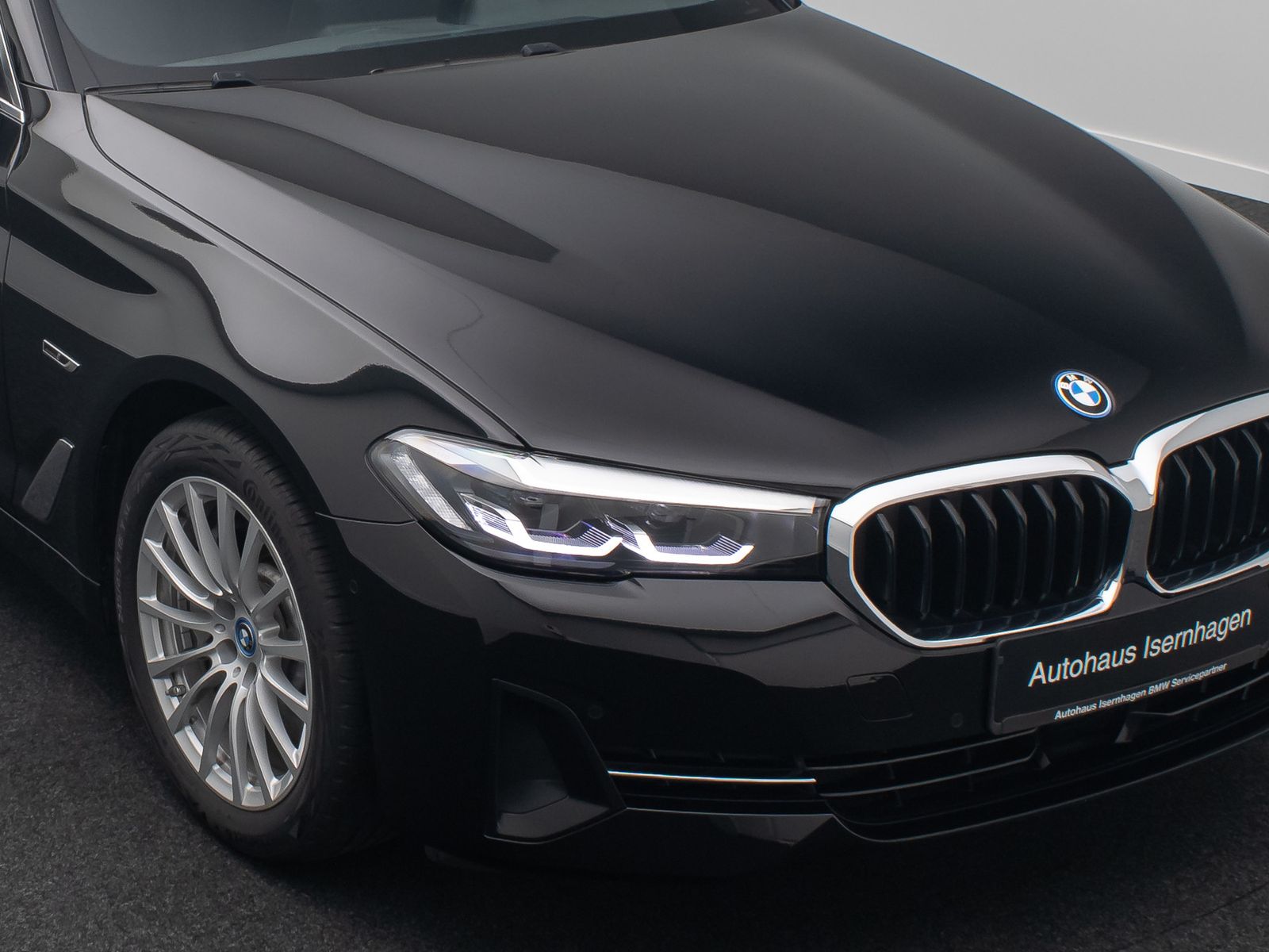 Fahrzeugabbildung BMW 530e AHK Alarm Kamera DAB 4xKlima M Sport 18Zoll