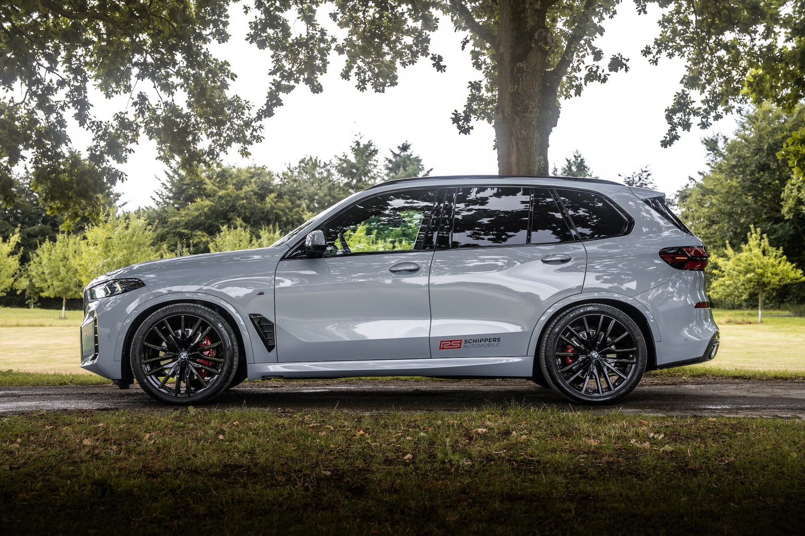 Fahrzeugabbildung BMW X5 40d xDrive M-SPORT PRO|AHK|CARBON|LUFT|ICONIC