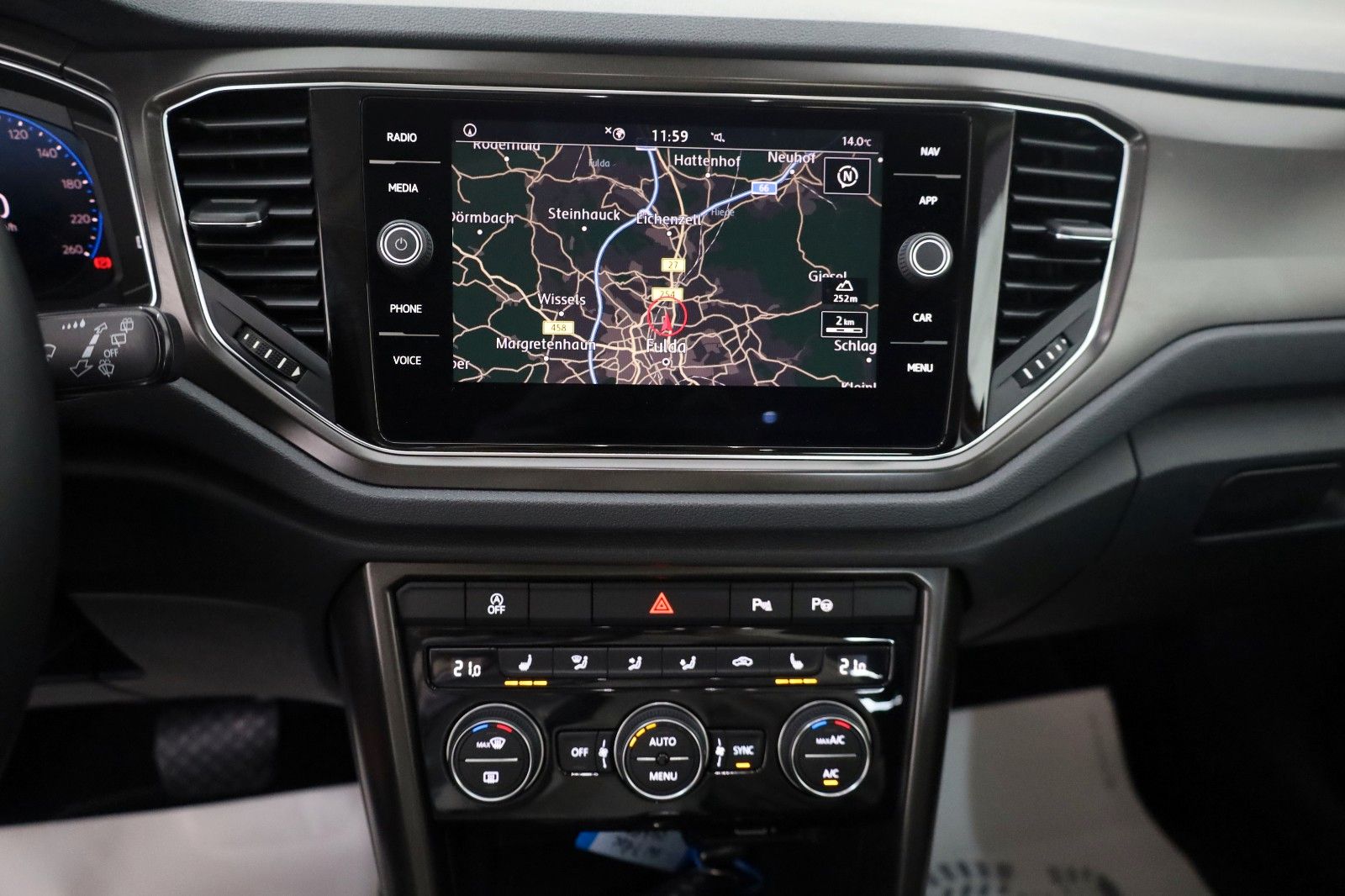 Fahrzeugabbildung Volkswagen T-Roc Style Navi,SH,PDC,ACC,AHK,SR+WR