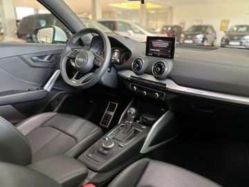 Fotografie des Audi Q2 35 TFSI S tronic sport AHK